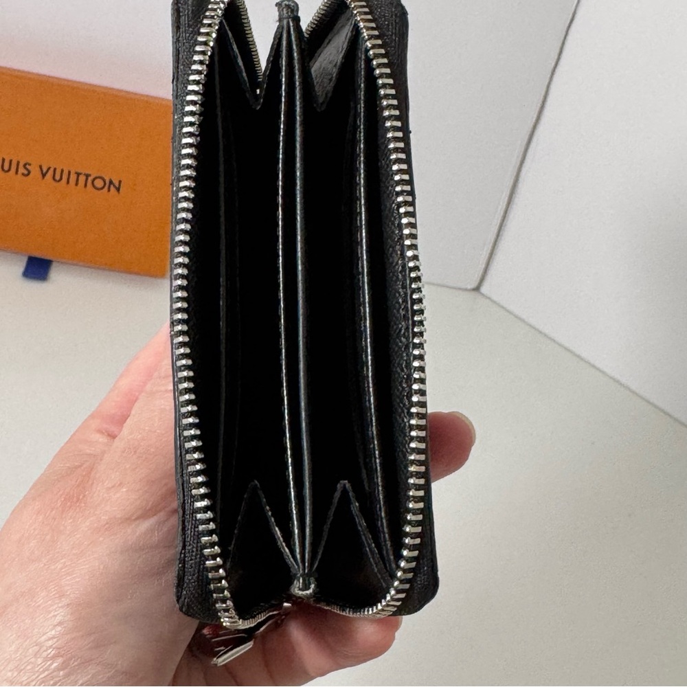 Louis Vuitton Damier Graphite Zipper Coin Wallet Authentic with Box - Picture 11 of 16